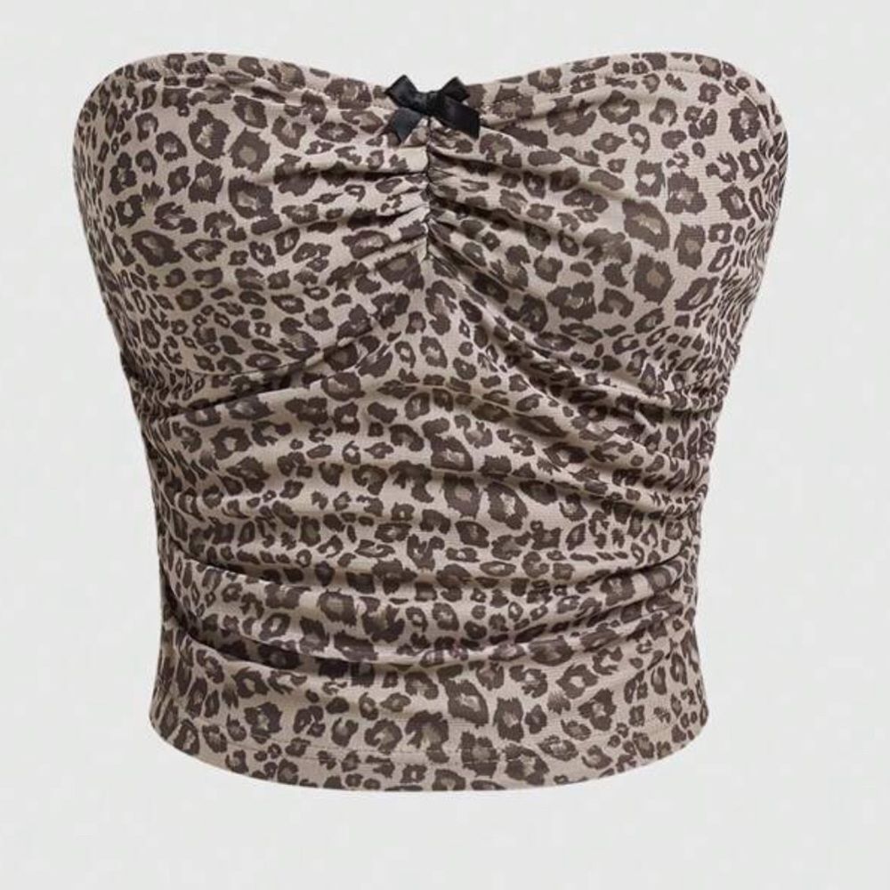 ROMWE Leopard Print Strapless Top. Size XS. NWT